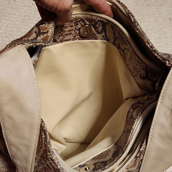 Made in Italy snake embossed genuine leather shoulder bag - Picture 5 of 13